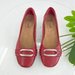 Clarks Women's Blanche Rosa Flat Size 6 Red Leather Silver Buckle Elegant